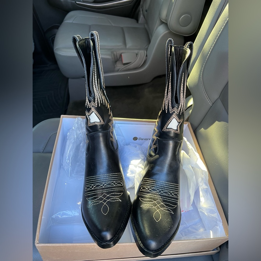 NWT black boots